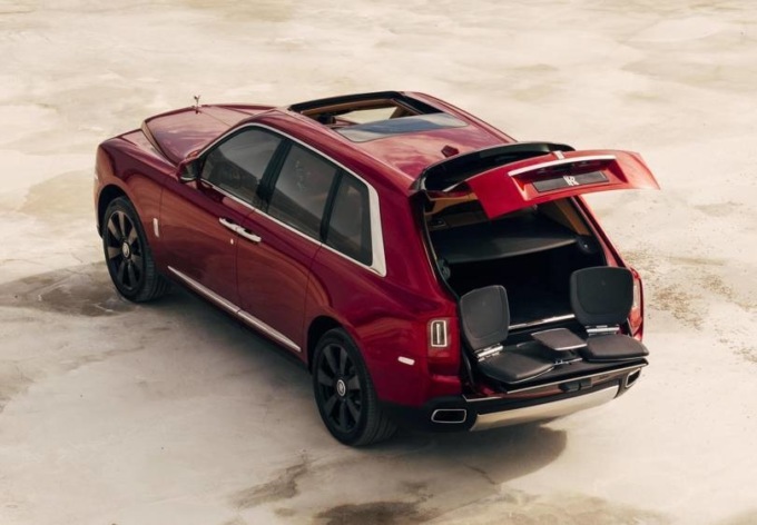 Первый внедорожник Rolls-Royce – Cullinan