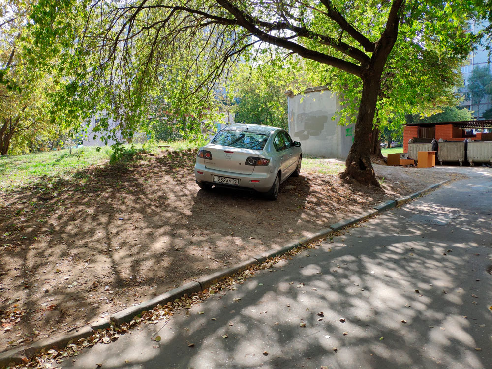 Парковка во дворах Москвы станет платной